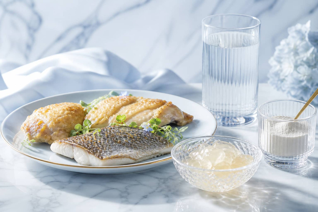 Kollagenrik mat med kyckling med skinn, fisk med skinn, gelatin och kollagentillskott