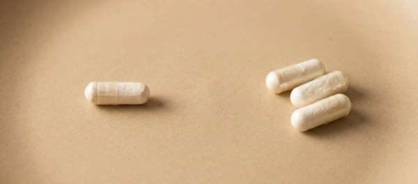 Illustration som visar skillnaden mellan en enskild kapsel och flera kapslar som motsvarar en dagsdos.